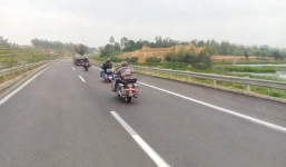 Xôn xao clip mô tô đi vào đường cấm trên cao tốc Hà Nội- Lào Cai