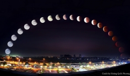 Bức ảnh chụp trăng máu gây xôn xao tại Việt Nam