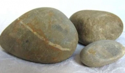 Bị ném đá đến chết chỉ vì ăn cắp điện thoại