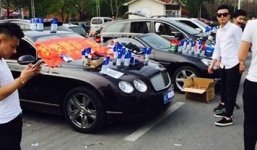 Ái nữ, thiếu gia đi siêu xe tiền tỉ bán bột giặt, giày dép