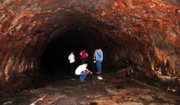 Phát hiện hang động trên cao nguyên đá Đồng Văn