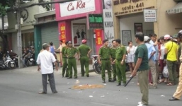 Một phụ nữ bị xe tải kéo lê 10m, chết thảm