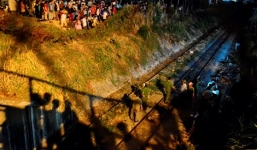 Thanh niên bị tàu hỏa kéo lê hàng trăm mét, thi thể không còn nguyên vẹn