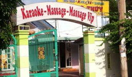 Thẩm phán vào nhà nghỉ với nữ đương sự bị kỷ luật