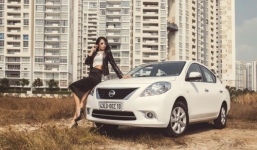 Siêu mẫu Diệu Huyền khoe dáng sang chảnh bên xế hộp