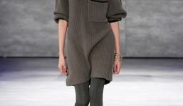  Hoàng Thùy: 'Thanh Hằng là tấm gương cho lớp người mẫu trẻ học hỏi'