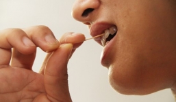 Tác hại cực kỳ nguy hiểm của thói quen xỉa tăm