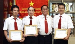 Tài xế taxi trả lại khách quên điện thoại 'khủng' giá 800 triệu