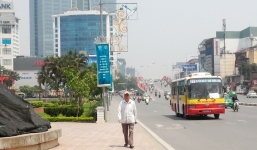 Hà Nội: Khốn khổ nắng nóng đường phố ‘trơ bóng’ cây xanh