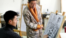 Cận cảnh 1 ngày làm việc của mẫu nam khỏa thân