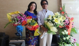 Chế Linh đón sinh nhật tuổi 73 bên vợ thứ 4 xinh đẹp