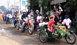 Độc đáo đám cưới rước dâu bằng dàn 'siêu xe' Minsk