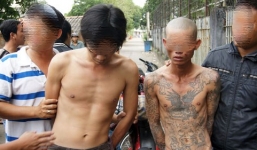 2 tên nhiễm HIV rút dao đâm chém xối xả hiệp sĩ đường phố