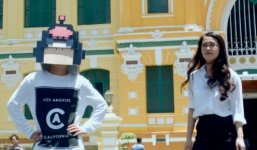 Clip hot girl Ngọc Thảo nhảy cùng trai lạ trên phố, người đi đường ngơ ngác