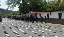 Phát hiện 1 tấn cocain tại hiện trường máy bay Venezuela rơi  