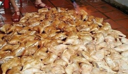 Cư dân mạng hoảng hồn với công nghệ nướng gà trên nền nhớp nhúa