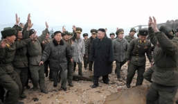 Video người dân Triều Tiên “phát cuồng” khi gặp lãnh đạo Kim Jong-un