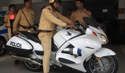 CSGT Đà Nẵng nhận 4 xe mô tô đặc chủng phân phối lớn