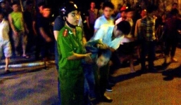 Giải cứu bé gái 4 tuổi bị bố dùng xăng dọa đốt trong nhà