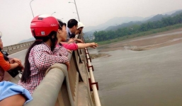 Đang mang thai, cô gái trẻ lên cầu tự tử?