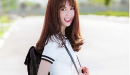 Ngọc Trinh bỗng ngoan hiền, xinh đẹp như nữ sinh