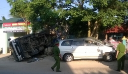 Xe ô tô đi đám tang gặp tai nạn, 3 người chết