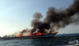 Cháy phà ở Thái Lan, cả trăm người nhảy xuống biển