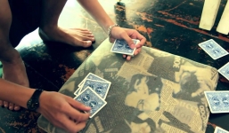 Bắt quả tang 4 'quý bà' đánh bạc tại quán cà phê