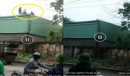 Nổ xưởng bê tông, công nhân bị bắn lên mái nhà?