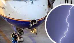 Giật mình phi cơ bay 3.000 dặm với lỗ thủng lớn ở mũi