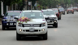 Màn rước dâu bằng 18 xe bán tải độc đáo ở Hà Nội 