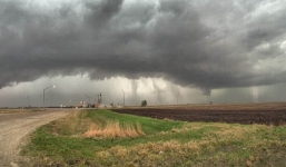 Video lốc xoáy khủng khiếp càn quét nước Mỹ