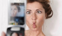 Clip vui: Chụp 'selfie' sao cho đẹp?