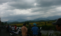 Để lại tư trang bên bờ mương, nữ sinh mất tích bí ẩn