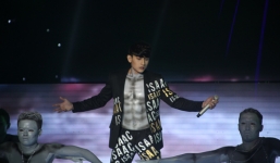 The Remix 2015 Liveshow 9: Isaac khoe body 6 múi quyến rũ