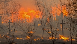 20 ngôi làng, thị trấn ở Serbia chìm trong biển lửa