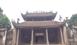 Đi tìm sự thật về 'dấu chân thánh' xuất hiện tại ngôi đình cổ