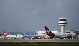 Phát hiện mỏ dầu 100 tỉ thùng ngay bên dưới sân bay