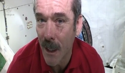 Chuyện gì sẽ xảy ra khi bạn khóc trong vũ trụ?