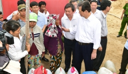 Thủ tướng Nguyễn Tấn Dũng: Không để đồng bào vùng lũ bị đói