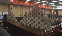 Sếp đại gia mạnh tay thưởng nóng nhân viên xuất sắc 50 tỷ đồng