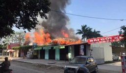 Cả dãy nhà hàng, quán bar Hải Phòng chìm trong biển lửa