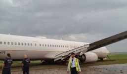 Máy bay chở 173 người trượt khỏi đường băng, hành khách khiếp đảm