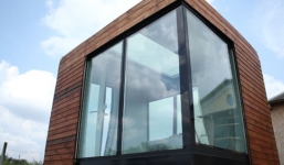 Ngôi nhà đầu tiên xây bằng nước trên thế giới