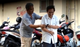 Clip: Thử lòng tham của người Việt trên đường phố