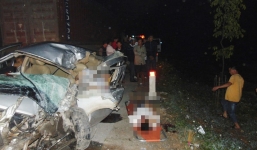 Video: Xe tải tông trực diện xế hộp, 4 thầy giáo thương vong