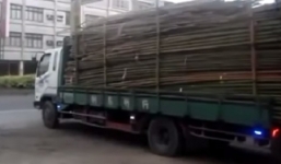 Video bốc dỡ hàng khỏi xe tải theo kiểu Trung Quốc