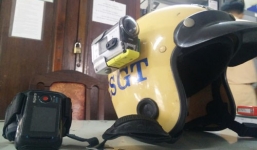 Gắn camera  trên mũ CSGT: Hình ảnh “xấu” cá nhân có bị phát tán?