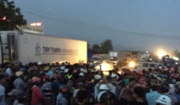 Phản đối nhà máy gây ô nhiễm, dân chặn xe hơn 10 tiếng trên QL1