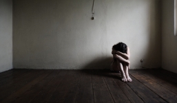 Ra Hồ Tây tâm sự, thiếu nữ bị một thanh niên lừa xe máy